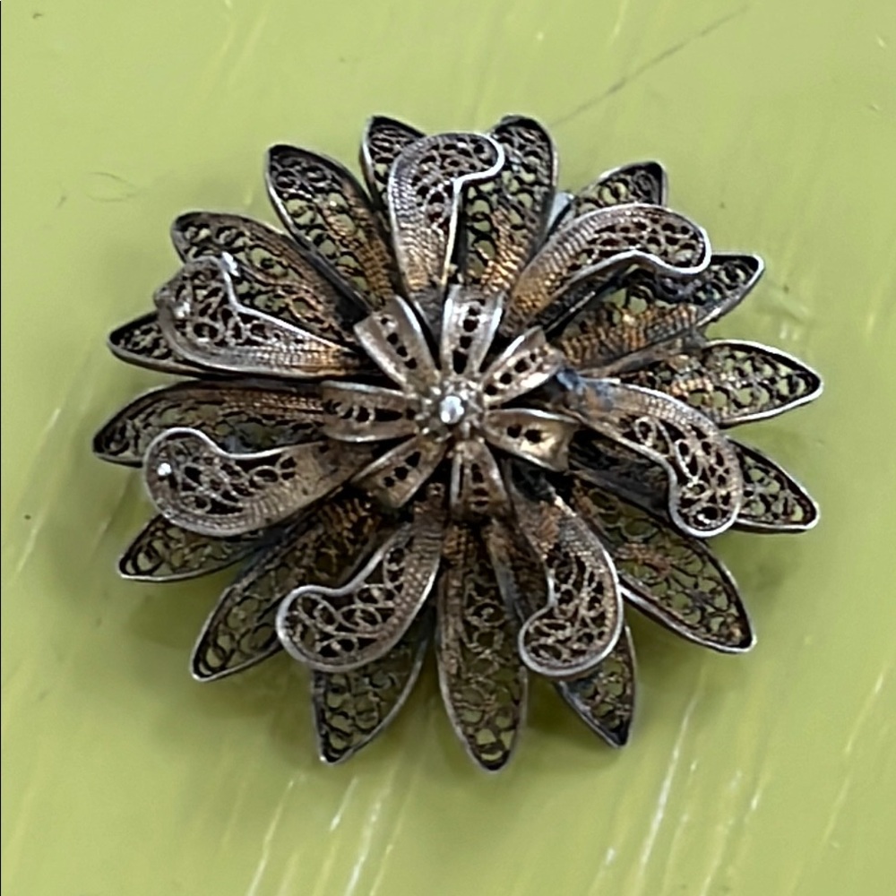 Elegant Silver and Gold Filigree Brooch